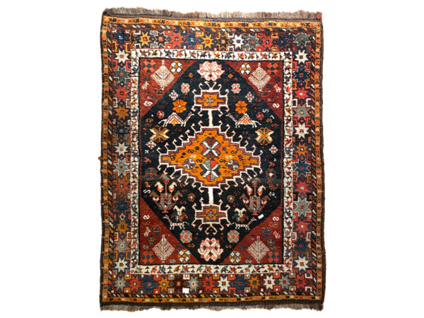 Orientteppich mit zahlreichen Tiermotiven