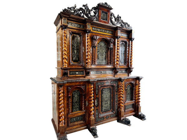 Anrichte mit Zinnintarsien