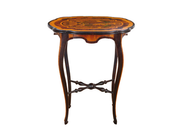 Salonbeistelltisch mit fantastischen Tierdarstellungen