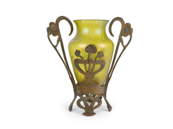 Vase in Metallmontierung