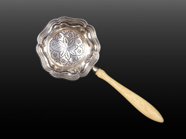 Tea strainer