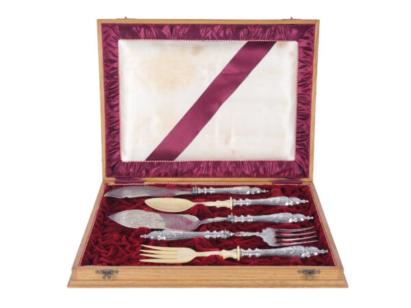 Cutlery set in box