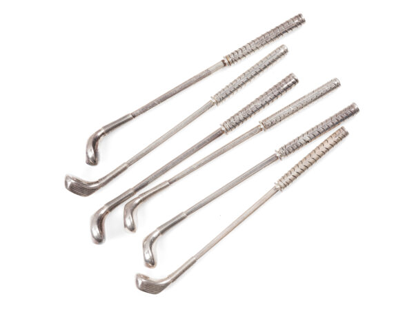6 toothpicks in the shape of golf clubs