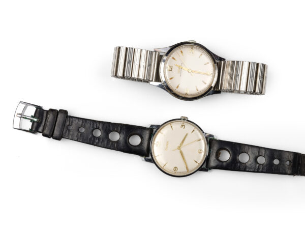 2 wristwatches