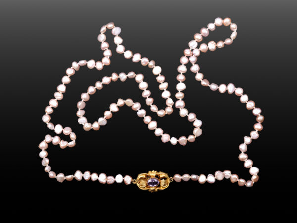 Pearl necklace with