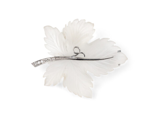 Brosche in Form eines Ahornblattes