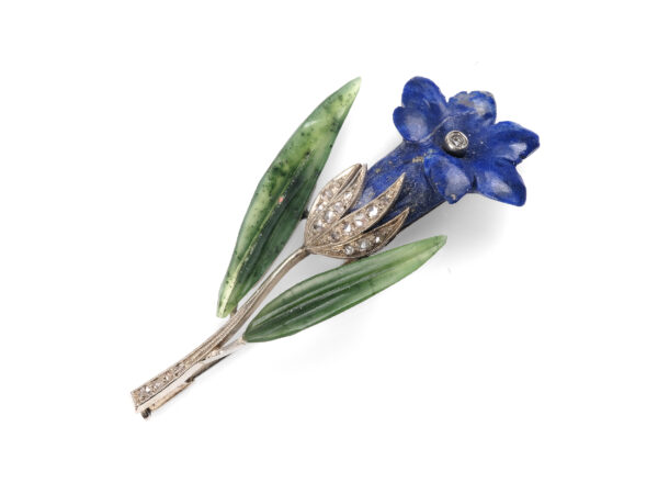Brosche in Blütenform