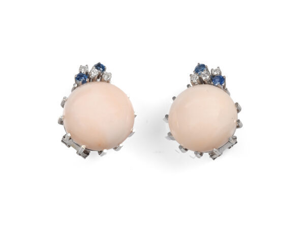 Pair of earrings