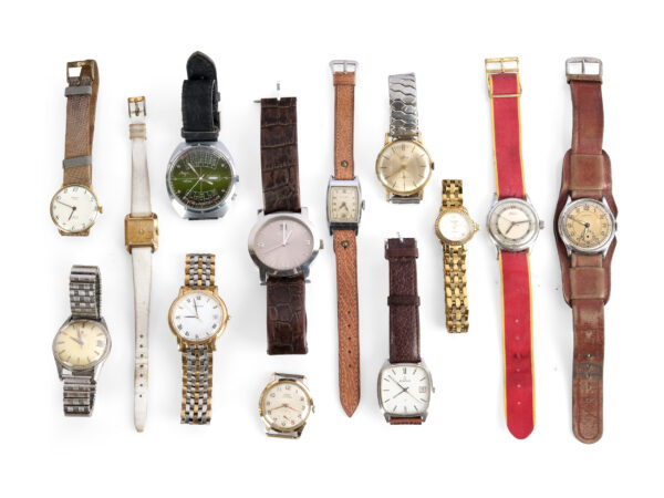 Konvolut von zwölf Armbanduhren
